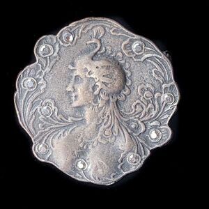 Vtg Banana Bob Victorian lady portrait pin-ox silver Aurum crystal scallop edge